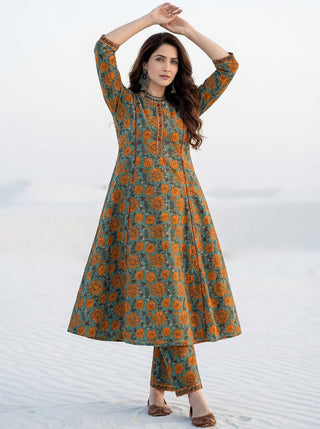 Aina Ziya Set Of Kali Kurta Pants Dupatta