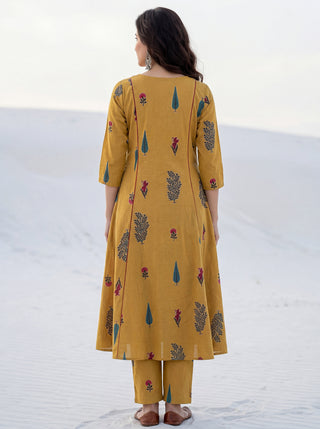 Aina Rida Set Of Kali Kurta Pants Dupatta