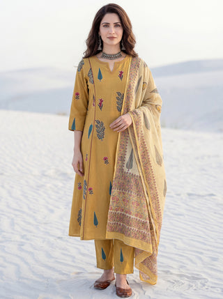Aina Rida Set Of Kali Kurta Pants Dupatta