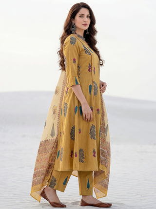 Aina Rida Set Of Kali Kurta Pants Dupatta