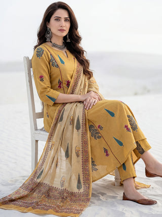 Aina Rida Set Of Kali Kurta Pants Dupatta