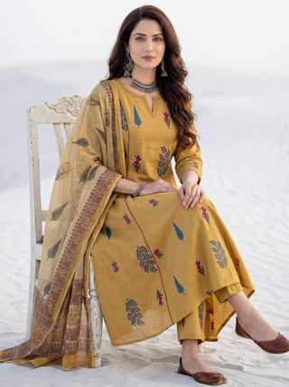 Aina Rida Set Of Kali Kurta Pants Dupatta