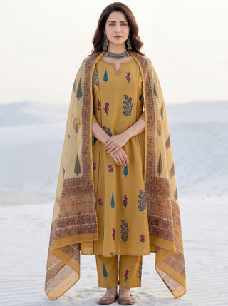 Aina Rida Set Of Kali Kurta Pants Dupatta