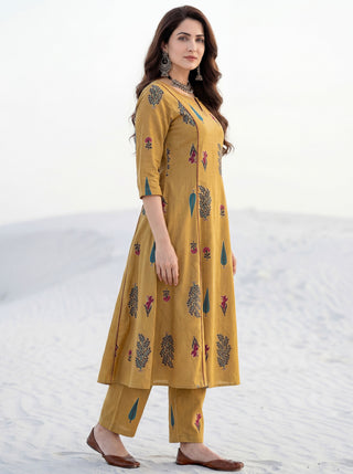 Aina Rida Set Of Kali Kurta Pants Dupatta