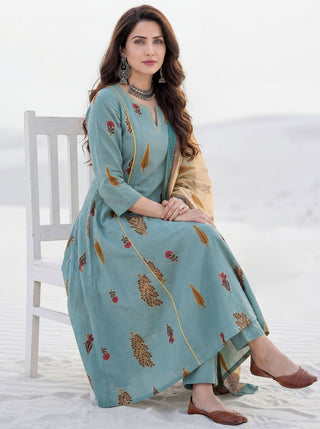 Aina Sabiha Set Of Kali Kurta Pants Dupatta