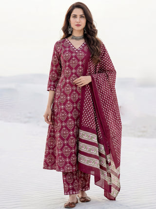 Aina Nalini Set Of Kali Kurta Pants & Dupatta