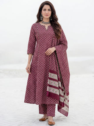 Aina Hania Set Of Kali Kurta Pants Dupatta