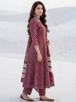 Aina Hania Set Of Kali Kurta Pants Dupatta