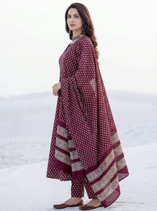Aina Hania Set Of Kali Kurta Pants Dupatta