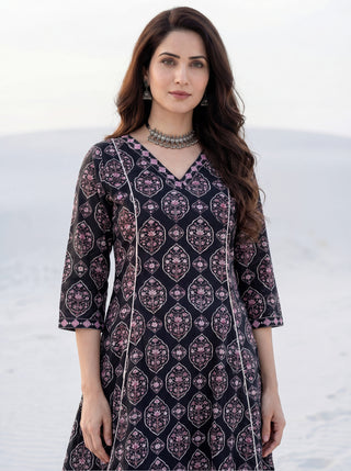 Aina Nadira Kali Kurta