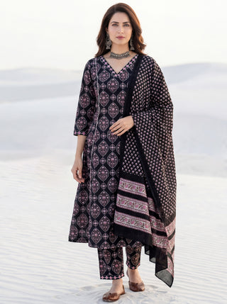Aina Nadira Set Of Kali Kurta Pants Dupatta