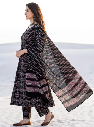 Aina Nadira Kota Doria Dupatta