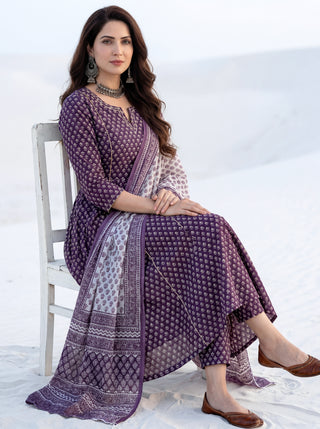 Aina Farida Set Of Kali Kurta Pants Dupatta