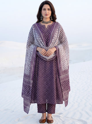 Aina Farida Set Of Kali Kurta Pants Dupatta