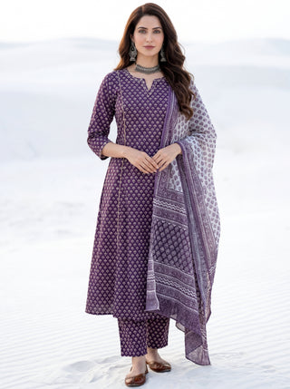 Aina Farida Set Of Kali Kurta Pants Dupatta