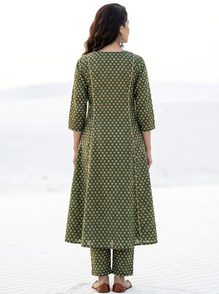 Aina Aakriti Set Of Kali Kurta Pants & Dupatta