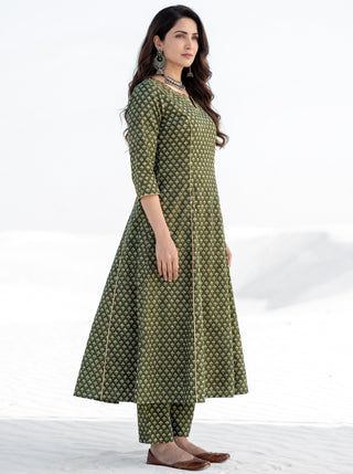 Aina Aakriti Set Of Kali Kurta Pants & Dupatta