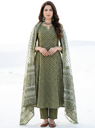 Aina Aakriti Set Of Kali Kurta Pants & Dupatta