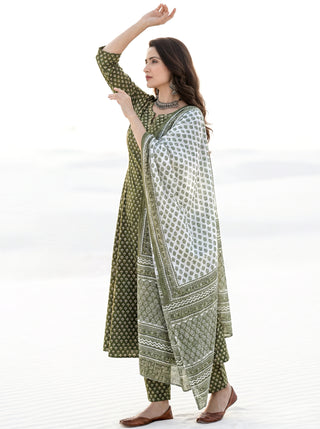 Aina Aakriti Set Of Kali Kurta Pants & Dupatta