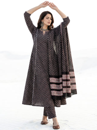 Aina Abeera Set Of Kali Kurta Pants & Dupatta