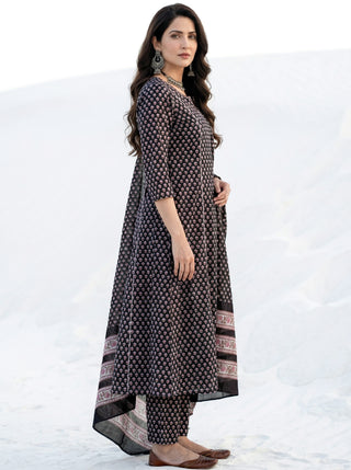Aina Abeera Set Of Kali Kurta Pants & Dupatta