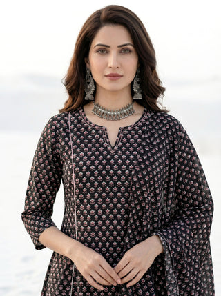 Aina Abeera Set Of Kali Kurta Pants & Dupatta