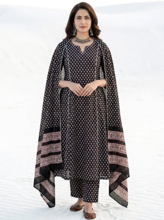 Aina Abeera Set Of Kali Kurta Pants & Dupatta