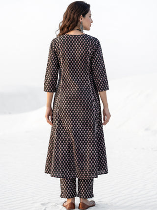 Aina Abeera Kali Kurta