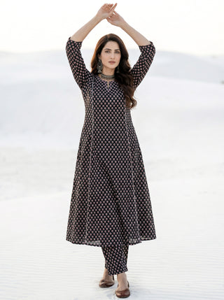 Aina Abeera Kali Kurta