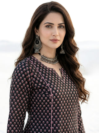 Aina Abeera Kali Kurta