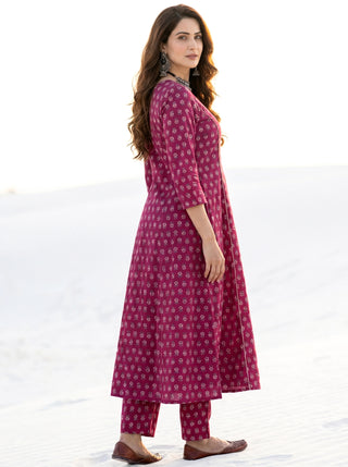 Aina Isra Kali Kurta