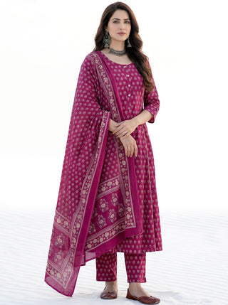 Aina Isra Set Of Kali Kurta Pants & Dupatta