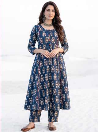 Aina Najma Set Of Kali Kurta Pants & Dupatta