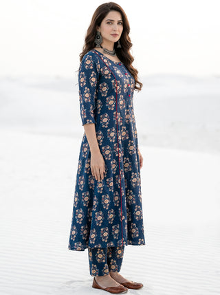 Aina Najma Set Of Kali Kurta Pants & Dupatta