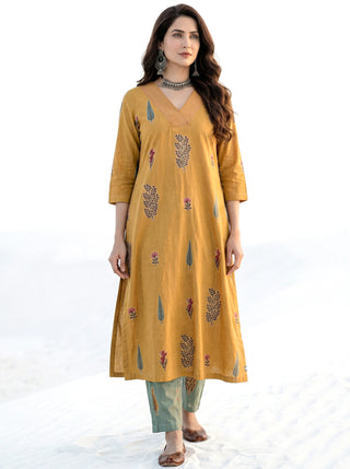 Roz Sarah Set Of Cotton Linen Kurta Pants Dupatta