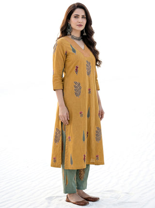 Roz Sarah Set Of Cotton Linen Kurta Pants Dupatta