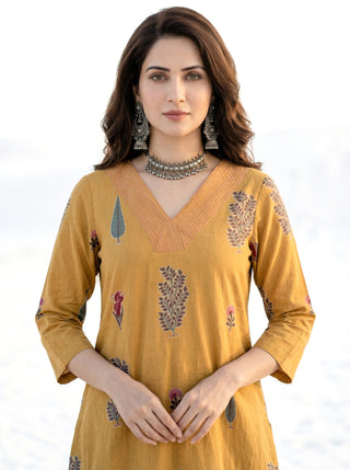 Roz Sarah Set Of Cotton Linen Kurta Pants Dupatta