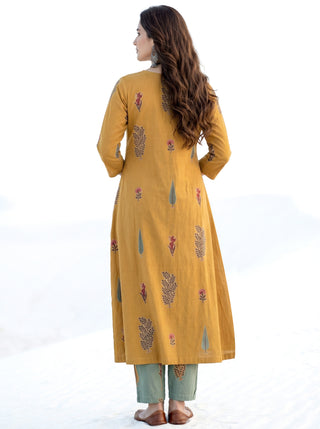 Roz Sarah Set Of Cotton Linen Kurta Pants Dupatta