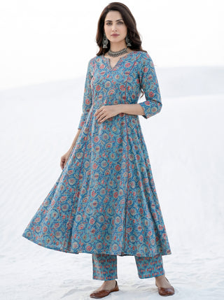 Aina Saima Set Of Kali Kurta Pants Dupatta