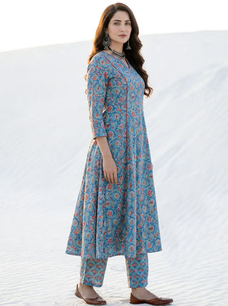 Aina Saima Set Of Kali Kurta Pants Dupatta