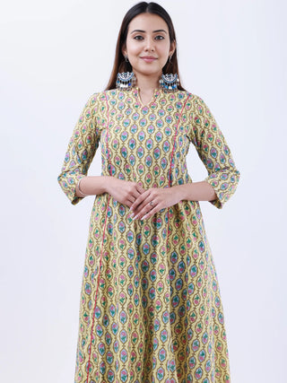 Roz Ruh Set Of Kali Kurta Pants Kota Doria Dupatta
