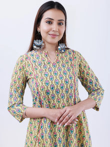 Roz Ruh Set Of Kali Kurta Pants Kota Doria Dupatta