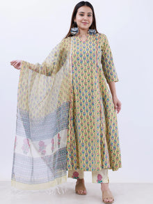 Roz Ruh Set Of Kali Kurta Pants Kota Doria Dupatta