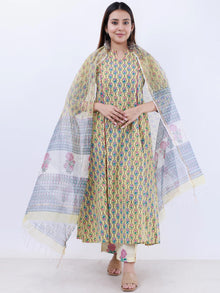 Roz Ruh Set Of Kali Kurta Pants Kota Doria Dupatta