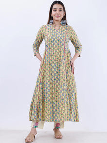 Roz Ruh Set Of Kali Kurta Pants Kota Doria Dupatta