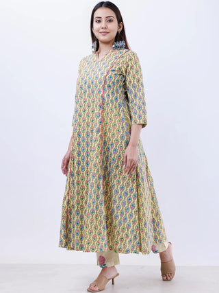 Roz Ruh Set Of Kali Kurta Pants Kota Doria Dupatta
