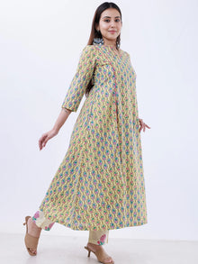 Roz Ruh Set Of Kali Kurta Pants Kota Doria Dupatta
