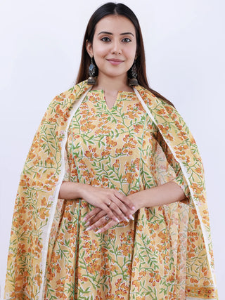 Roz Aramya Set Of Kali Kurta Pants Dupatta