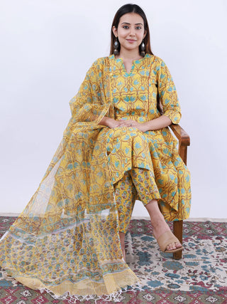 Roz Nutan Set Of Kali Kurta Pants Kota Doria Dupatta