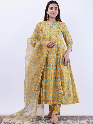 Roz Nutan Set Of Kali Kurta Pants Kota Doria Dupatta